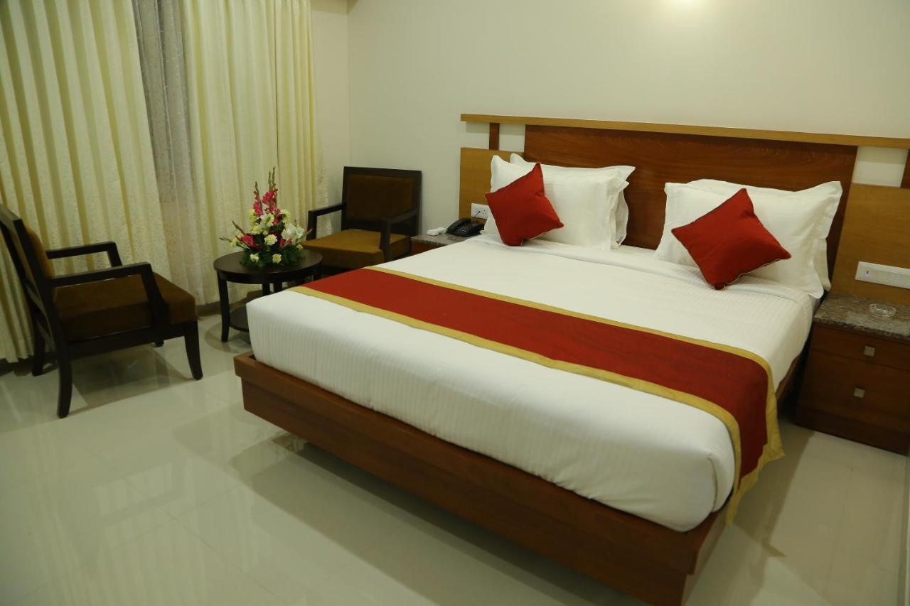 Hotel U.T.Elegance Bangalore Exterior photo